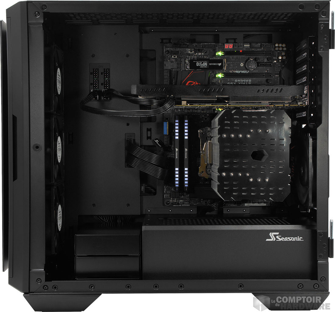 Côté carte mère, c'est du Reverse ATX qu'on vous a dit !