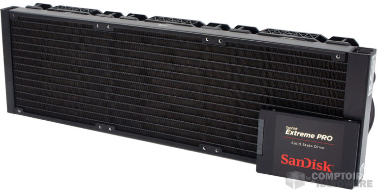 Bana... SSD for scale ! (on n'avait plus de banane...)