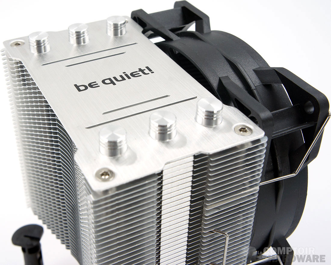 La belle finition et le logo tourné dans le bon sens