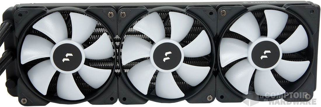 Il faut bien un trio d'Aspect 12 RGB pour souffler au travers du Lumen S36