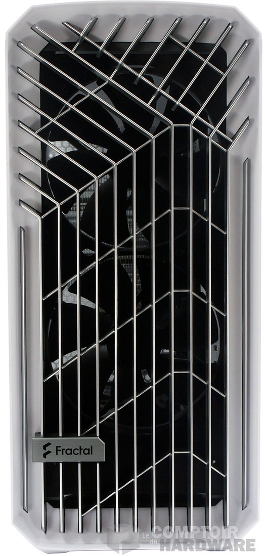 La face avant du boîtier, très jolie d'ailleurs.