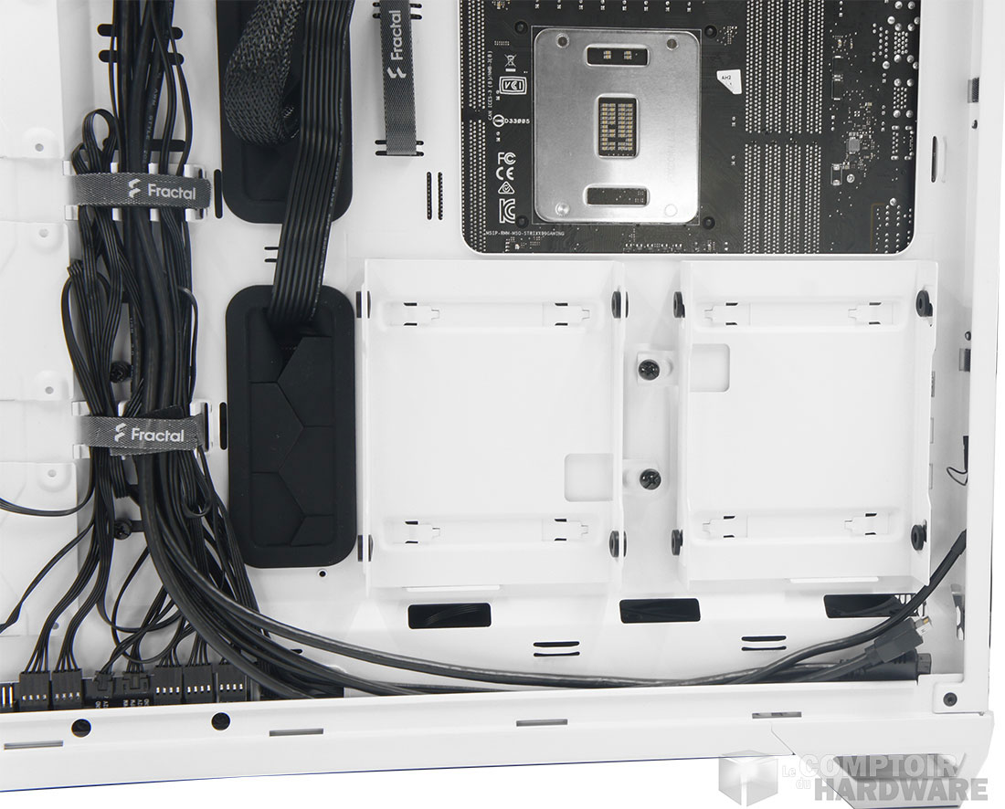 Les deux supports de disque dur