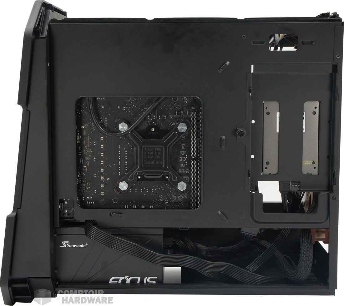 Derrière le plateau