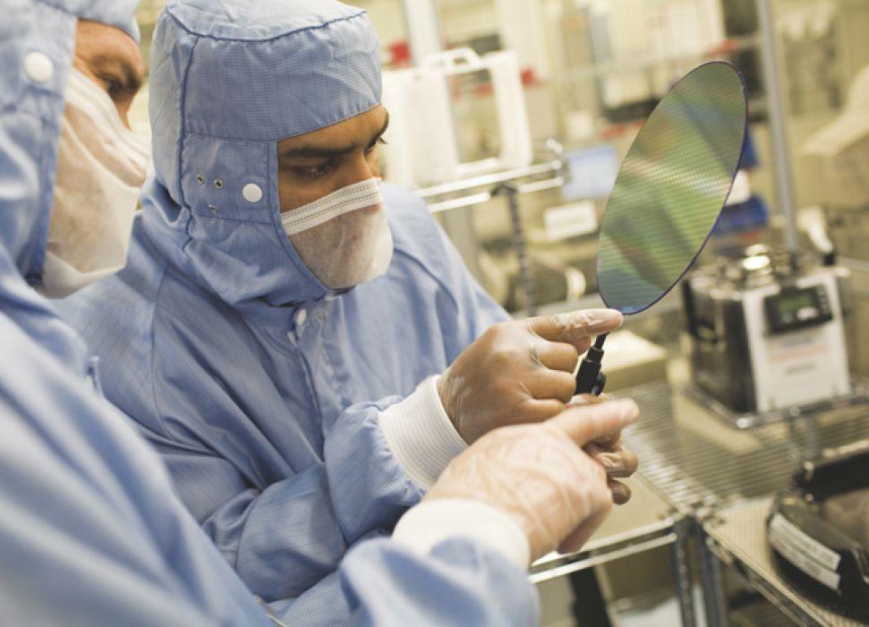 des mecs avec un wafer