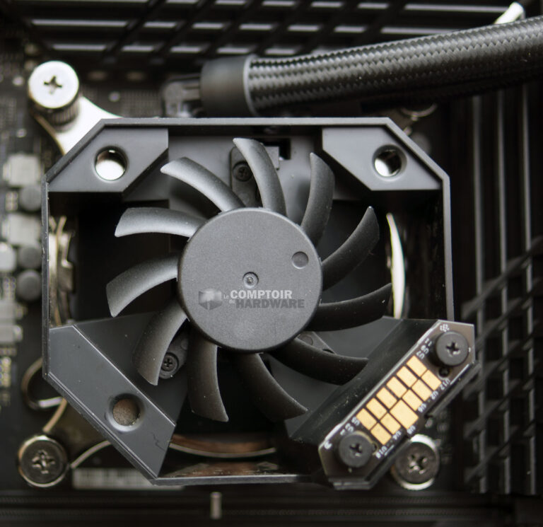 Le Ryujun 2 débarrassé de son capot supérieur