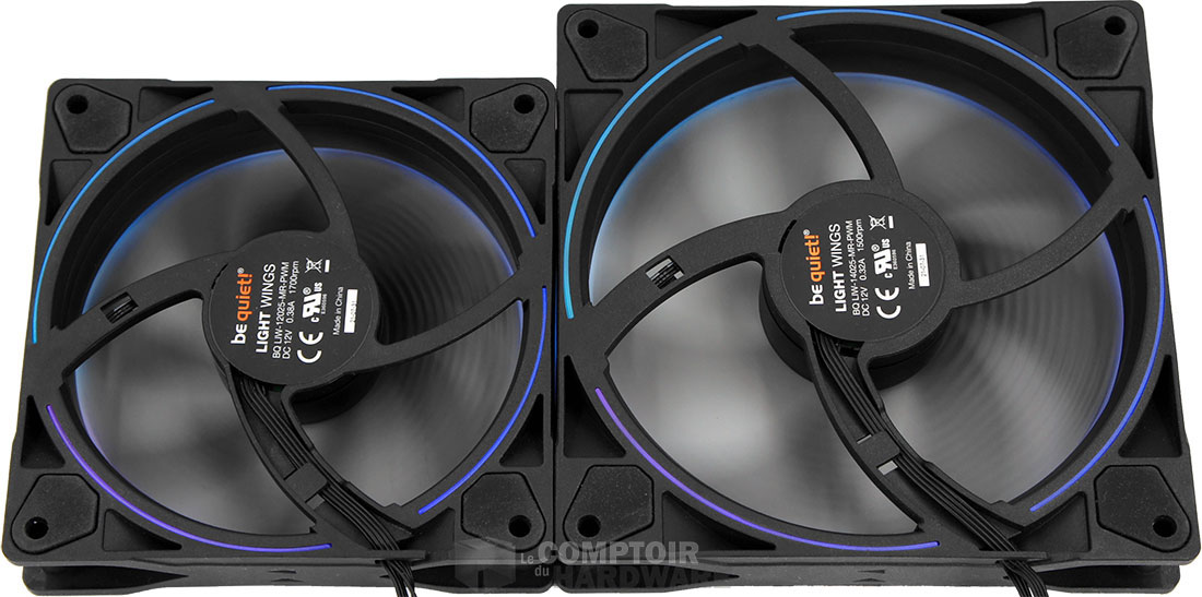 Les mêmes de dos, avec la référence qui va bien