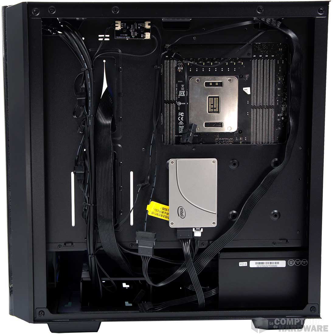 Derrière le plateau