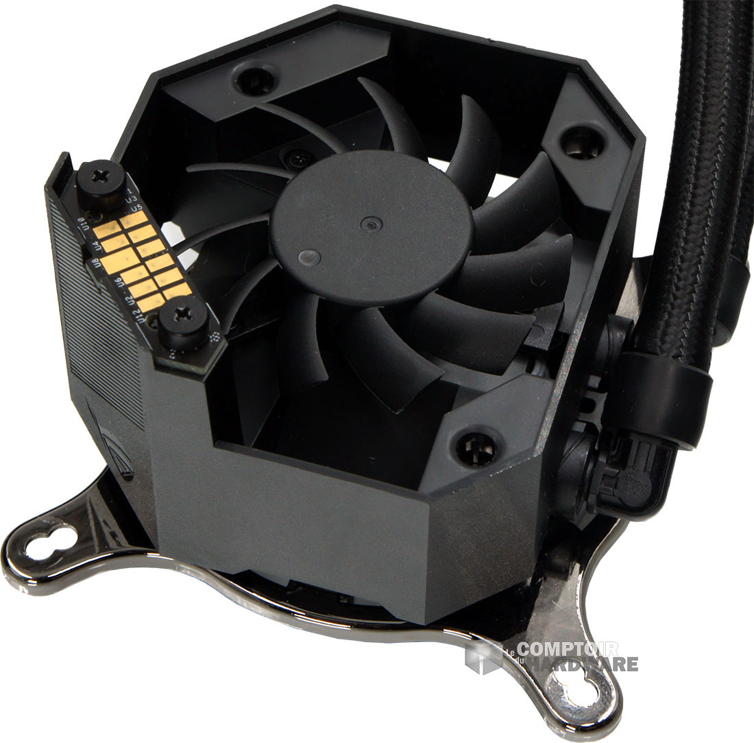 Le petit ventilateur sous l'écran de l'AIO