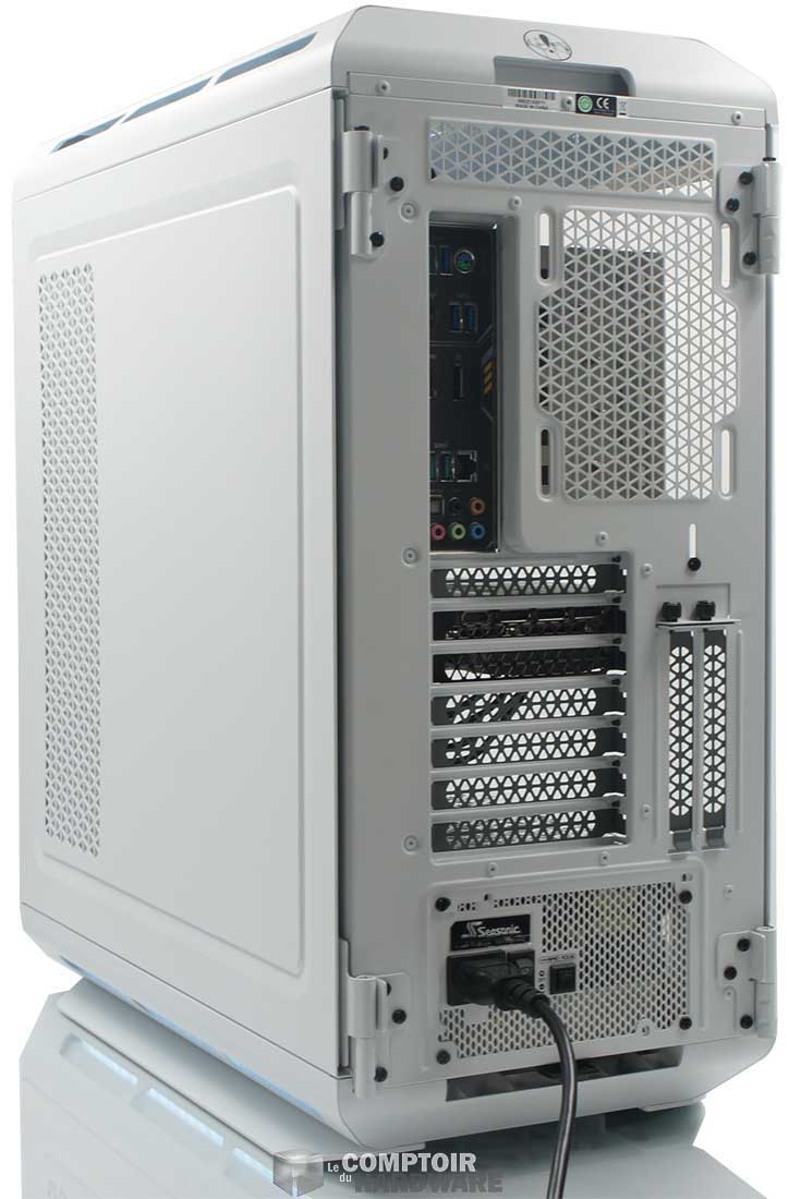 à l'arrière du châssis