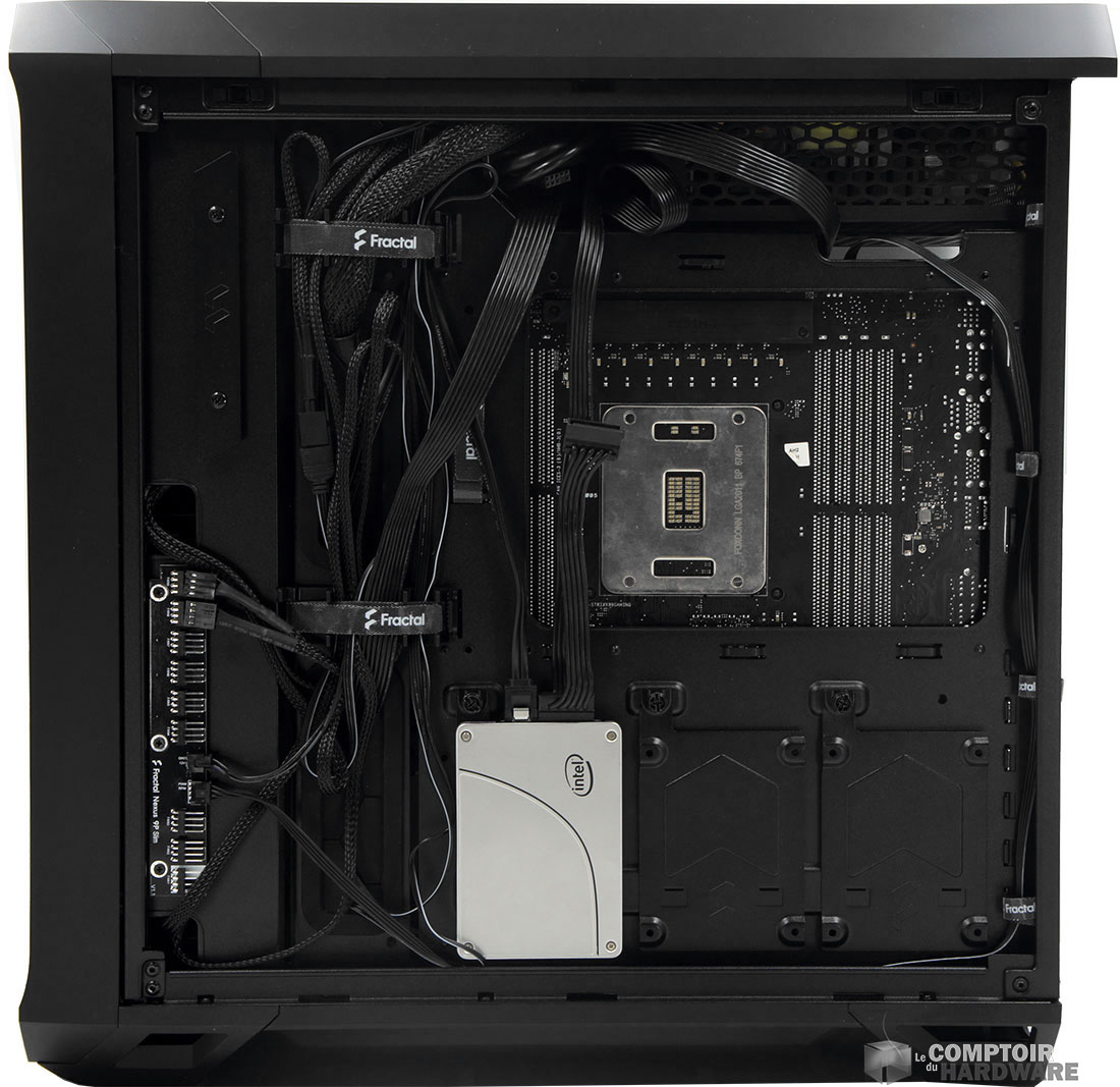 L'arrière du plateau dans le Compact