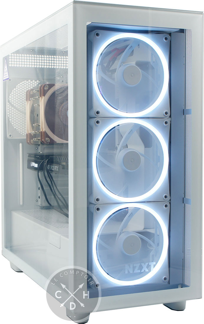 La façade éclairée du Elite