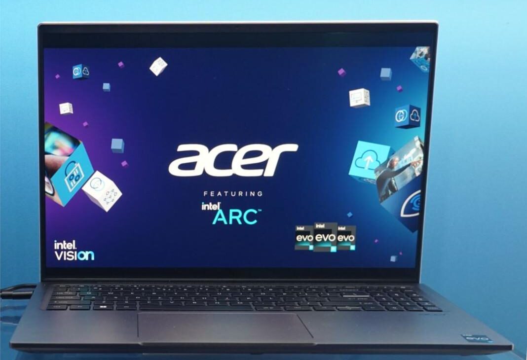 Acer y va de son bousin intégrant Arc