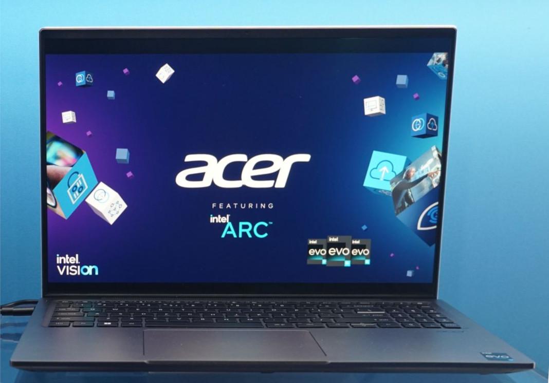 Acer y va de son bousin intégrant Arc