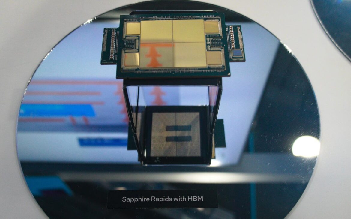 Sapphire Rapids sur son substrat : paré à embarquer sous l'IHS !