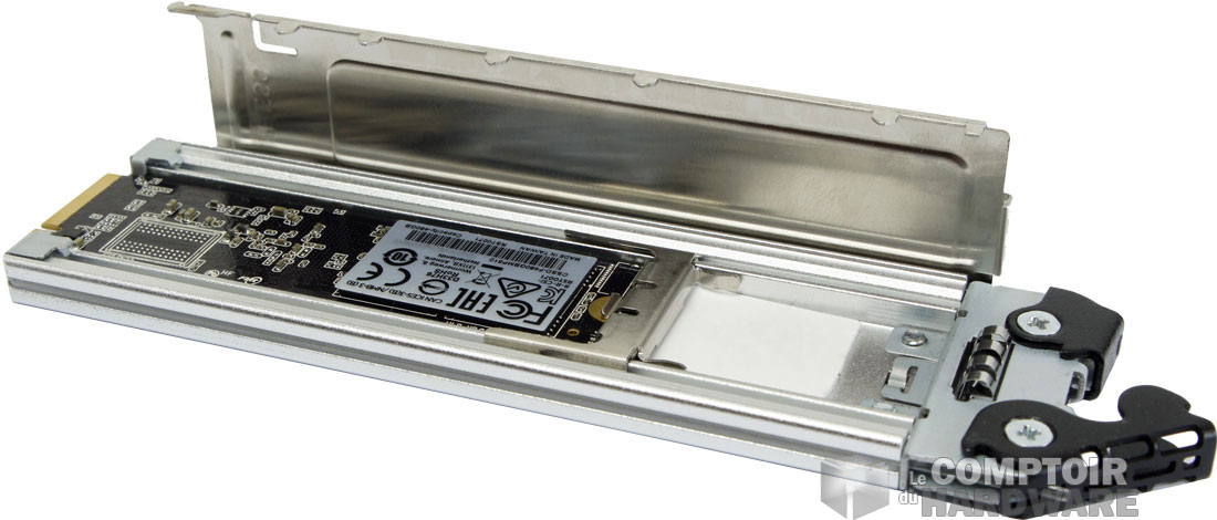 Le tiroir ouvert et le SSD en place