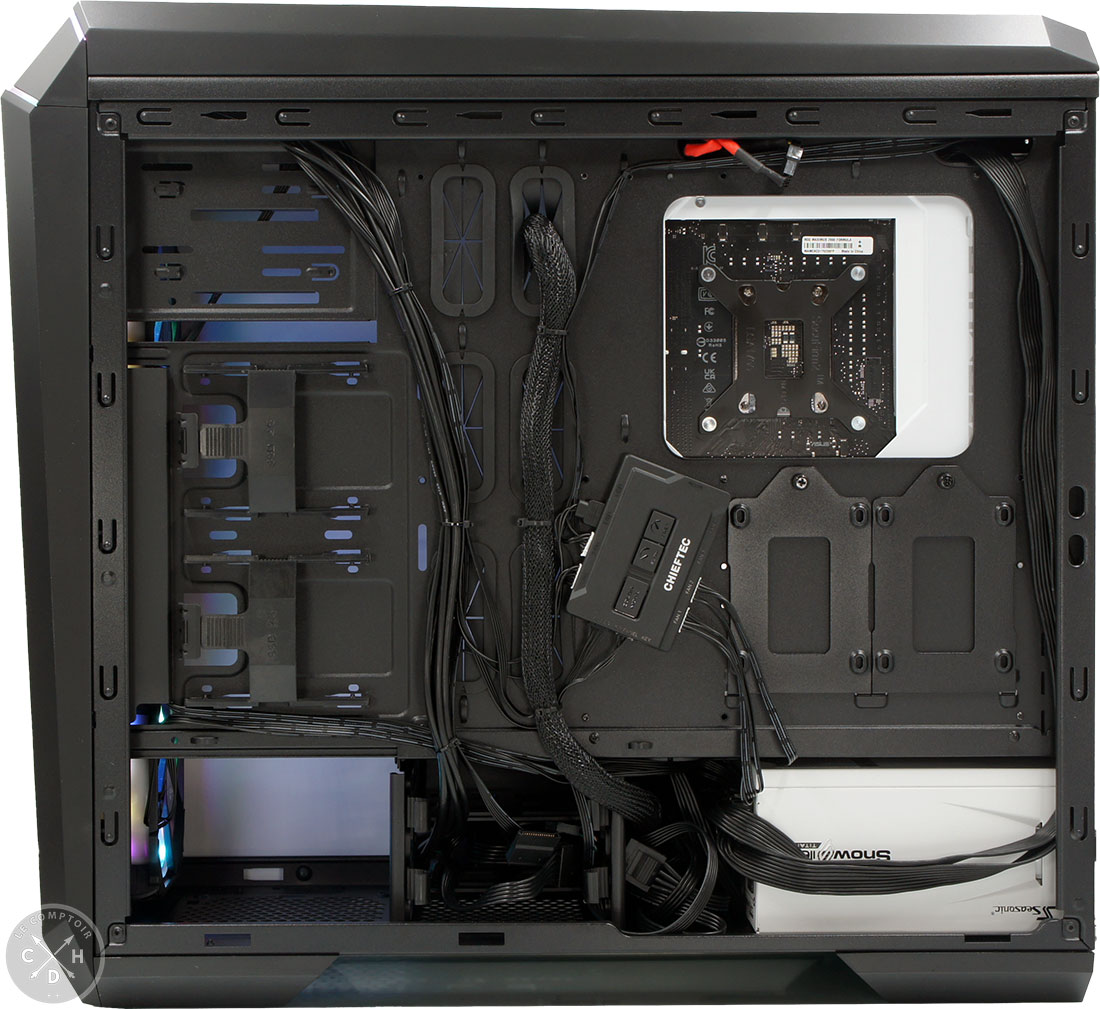 à l'arrière du plateau