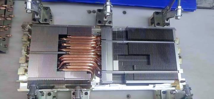 lenovo legion 4090 caloducs