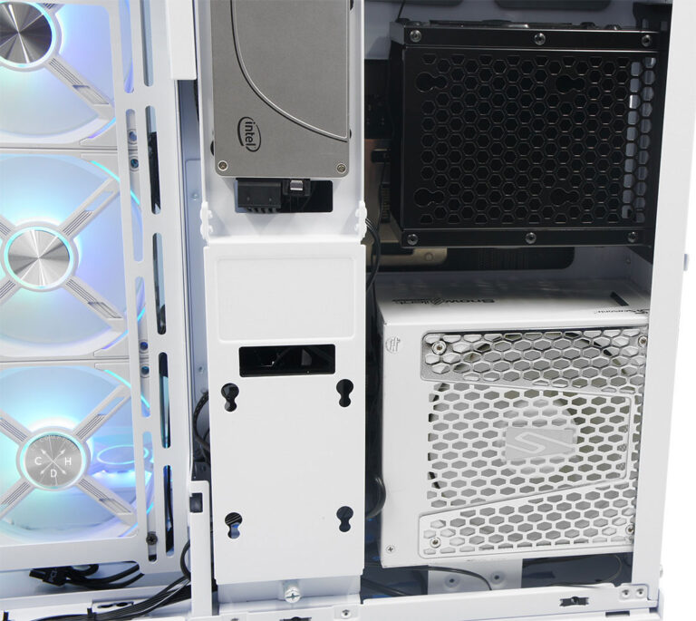 La cagette a disque dur et l'emplacement de l'alim