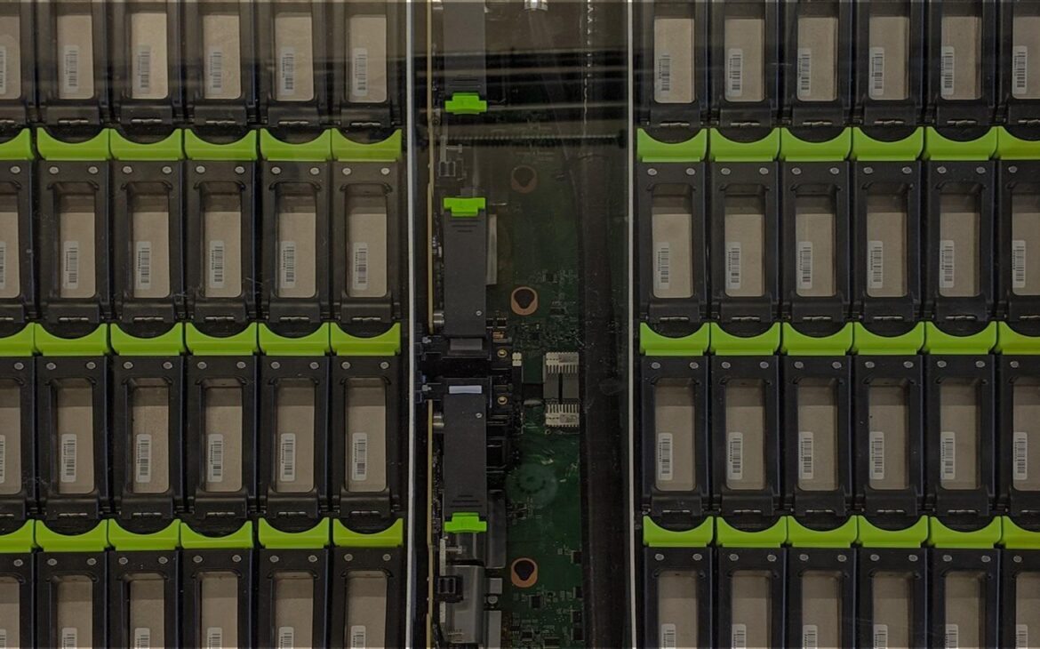 iceotope hdd immersion cooling