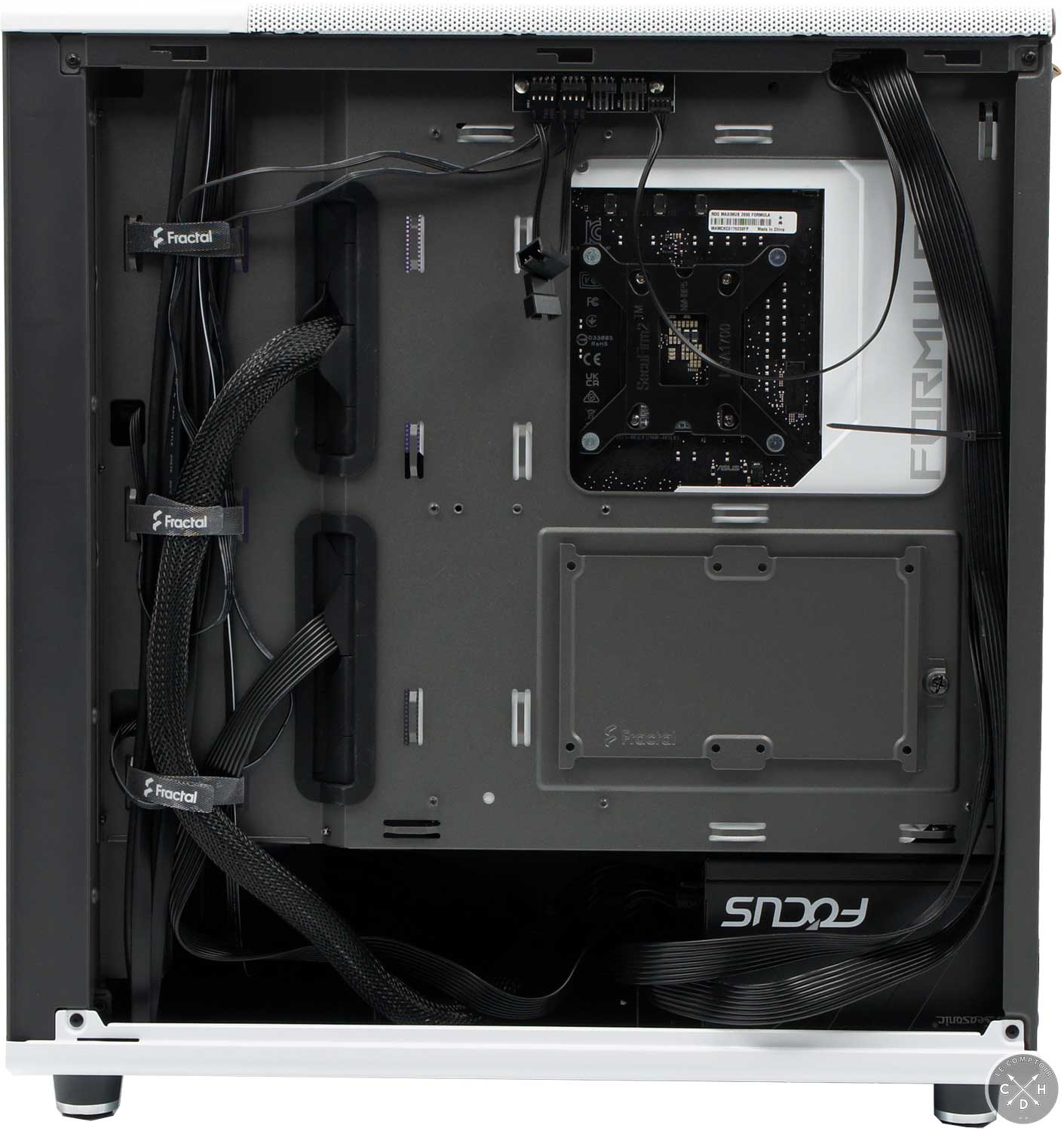 Derrière le plateau