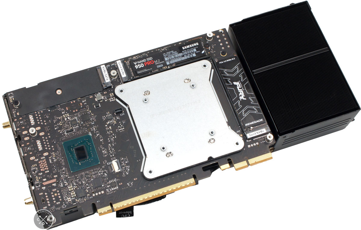 L'arrière de la carte mère et les trois emplacements NVMe