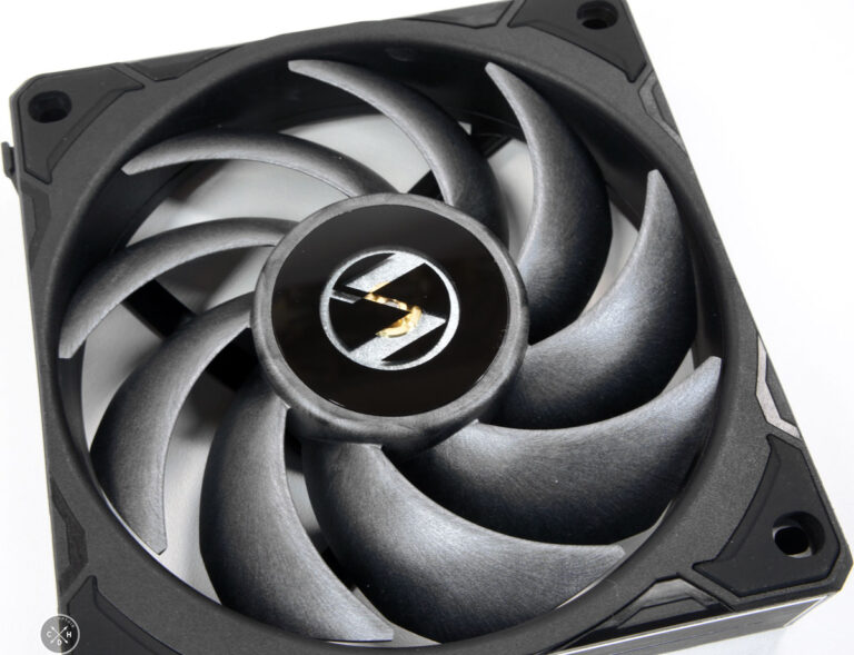 L'hélice en polymère et le centre du ventilateur