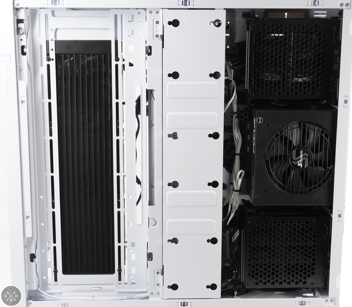 à l'arrière du plateau