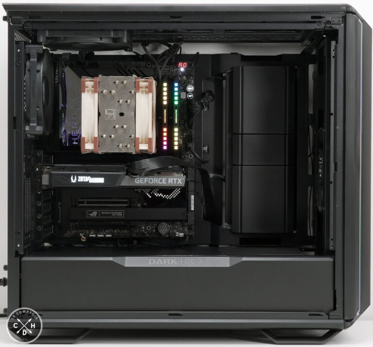 L'intérieur du Dark BAse 701