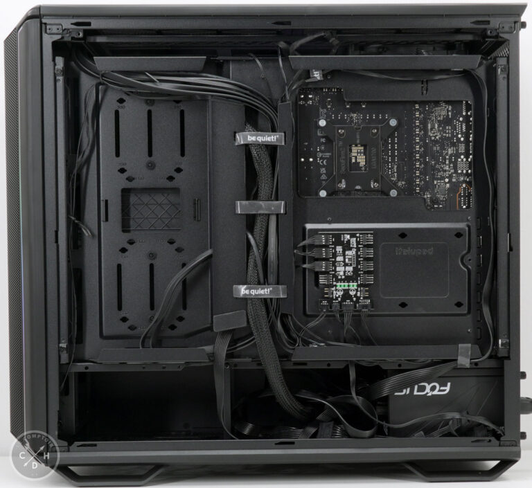 Derrière le plateau