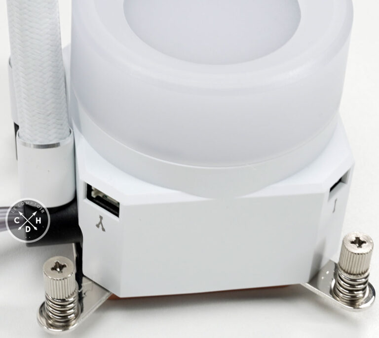 Les connecteurs sur le bloc de refroidissement